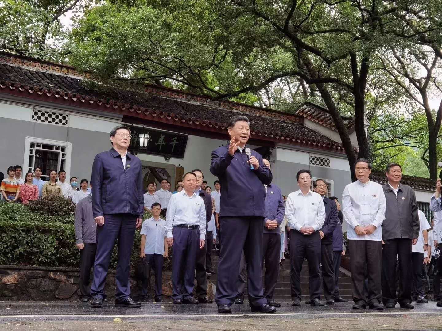 習(xí)主席走進(jìn)岳麓書院.jpg