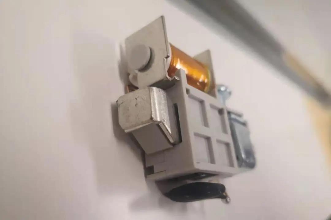 T1級后備保護器為什么要加裝熱敏電阻？