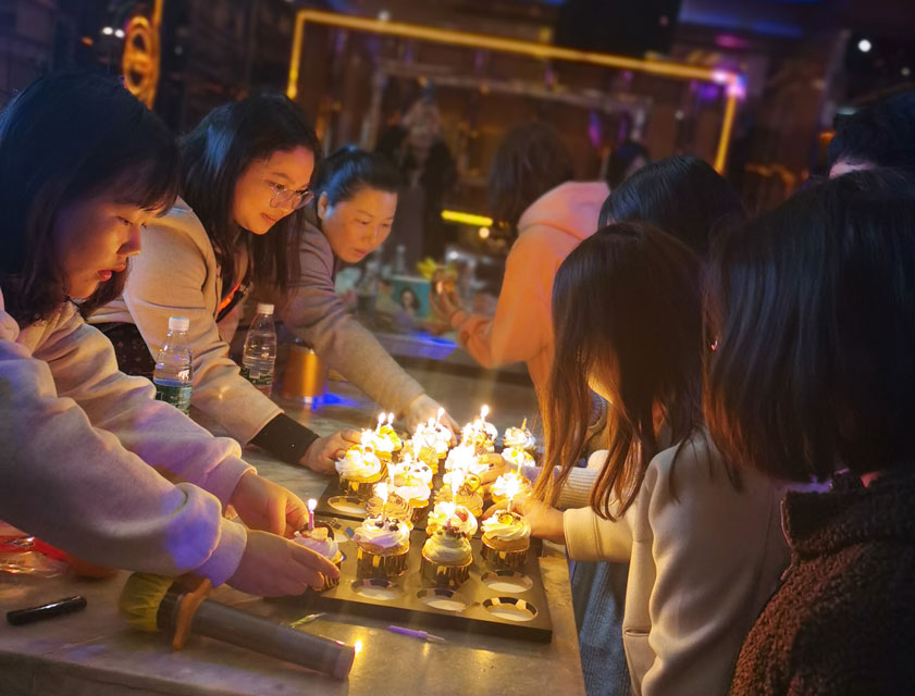 HIGH唱KTV！——科比特防雷第一期員工生日會(huì)